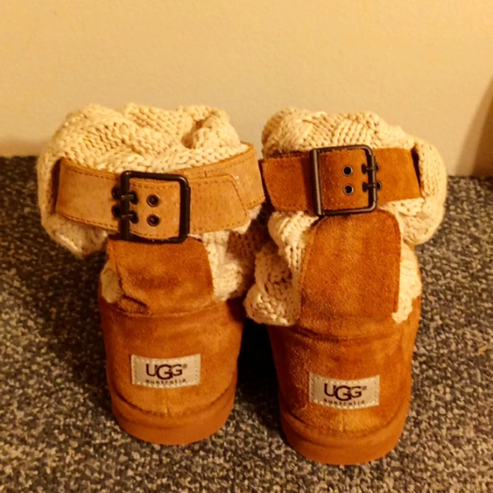 UGG Cassidee knit cuff brown suede size 6 s/n 1011460